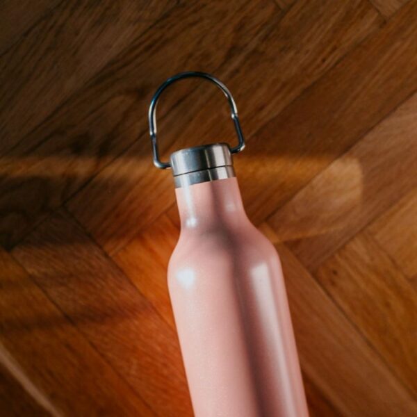 handle-bottle-rose-lid