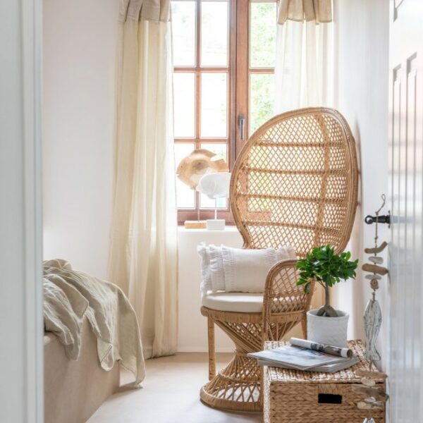 chair-peacock-pillow-rattan-natural